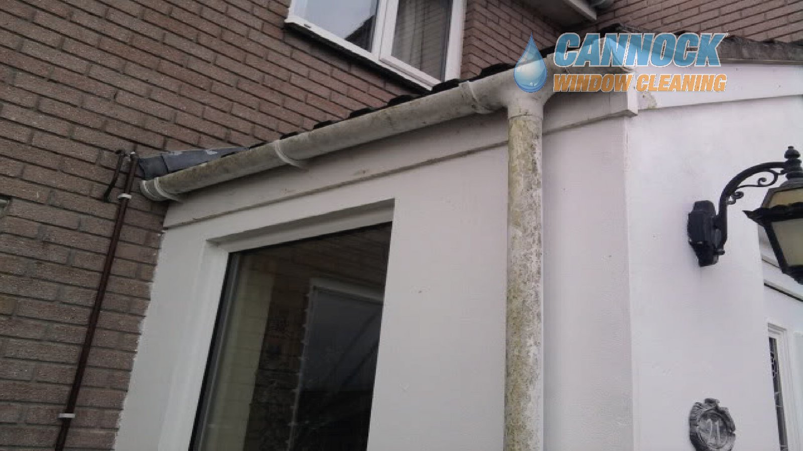 Grimy fascia and guttering before fascia and soffit cleaning