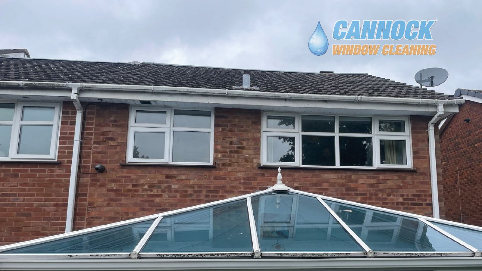 Discoloured uPVC fascia before fascia and soffit cleaning