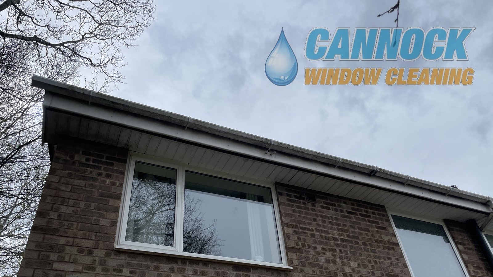 Dirty roofline close up before fascia and soffit cleaning