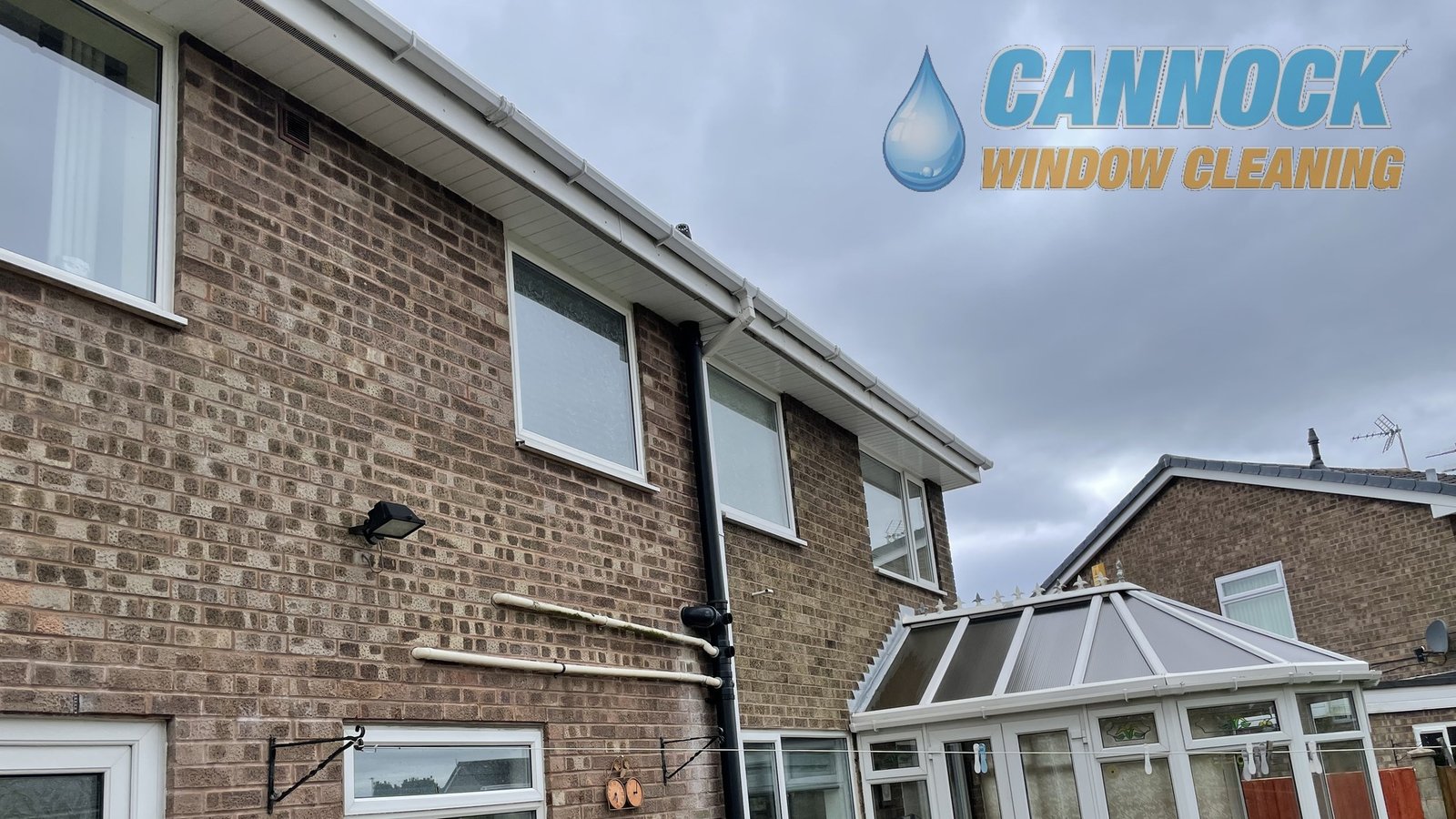 Clean fascia and roofline after fascia and soffit cleaning