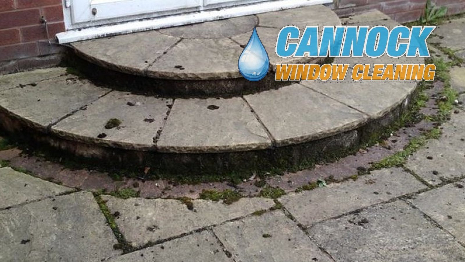 Curved slab steps black with moss before cleaning